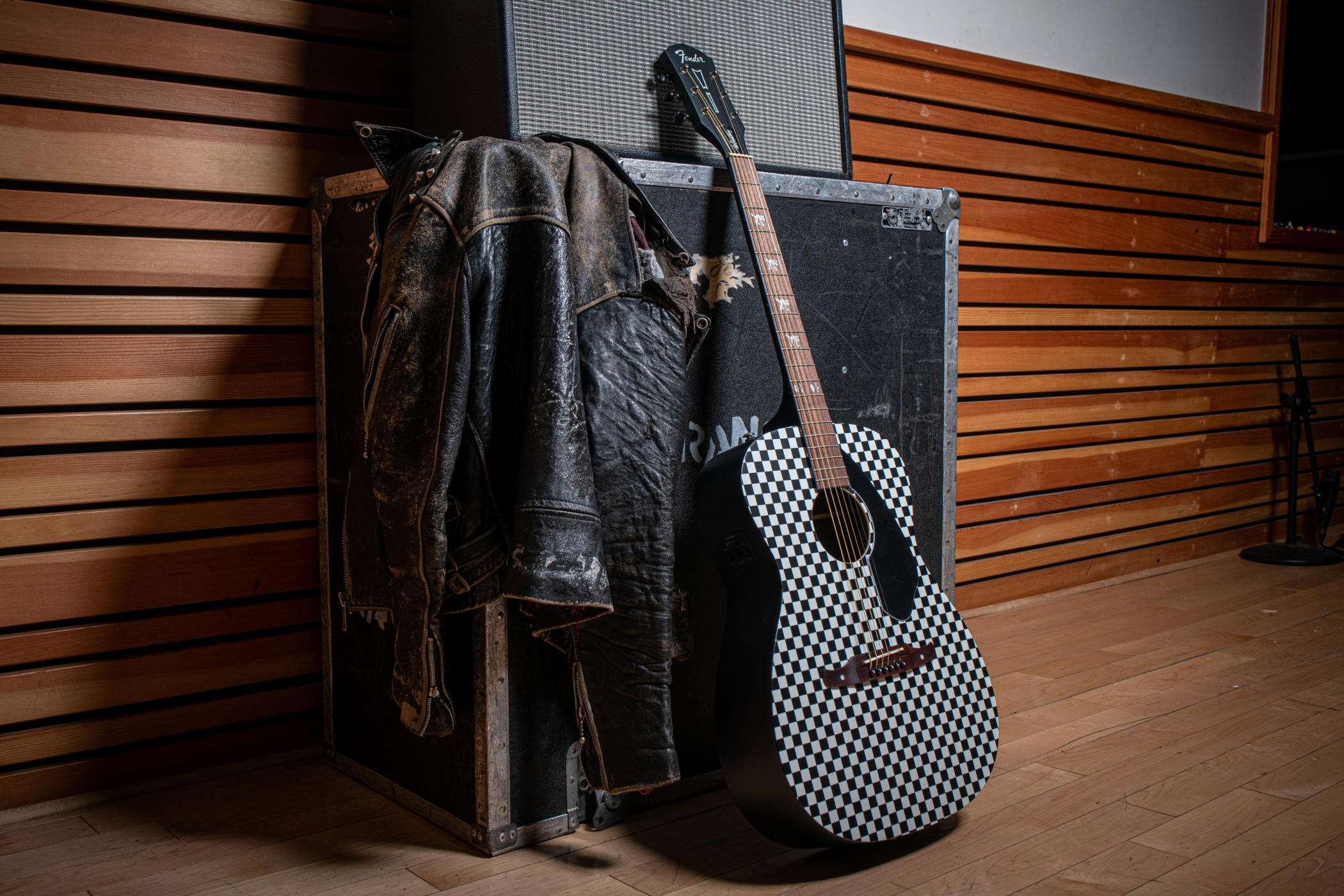 Image of Fender timarmstrong hellcat acoustic lifestyle 193