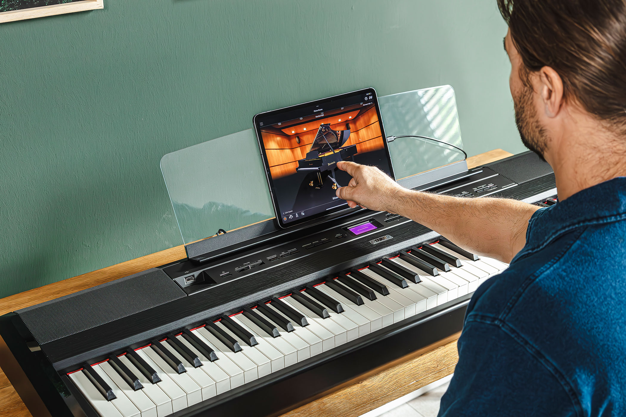 Image of Yamaha p 525 lifestyle 33 2100x1400