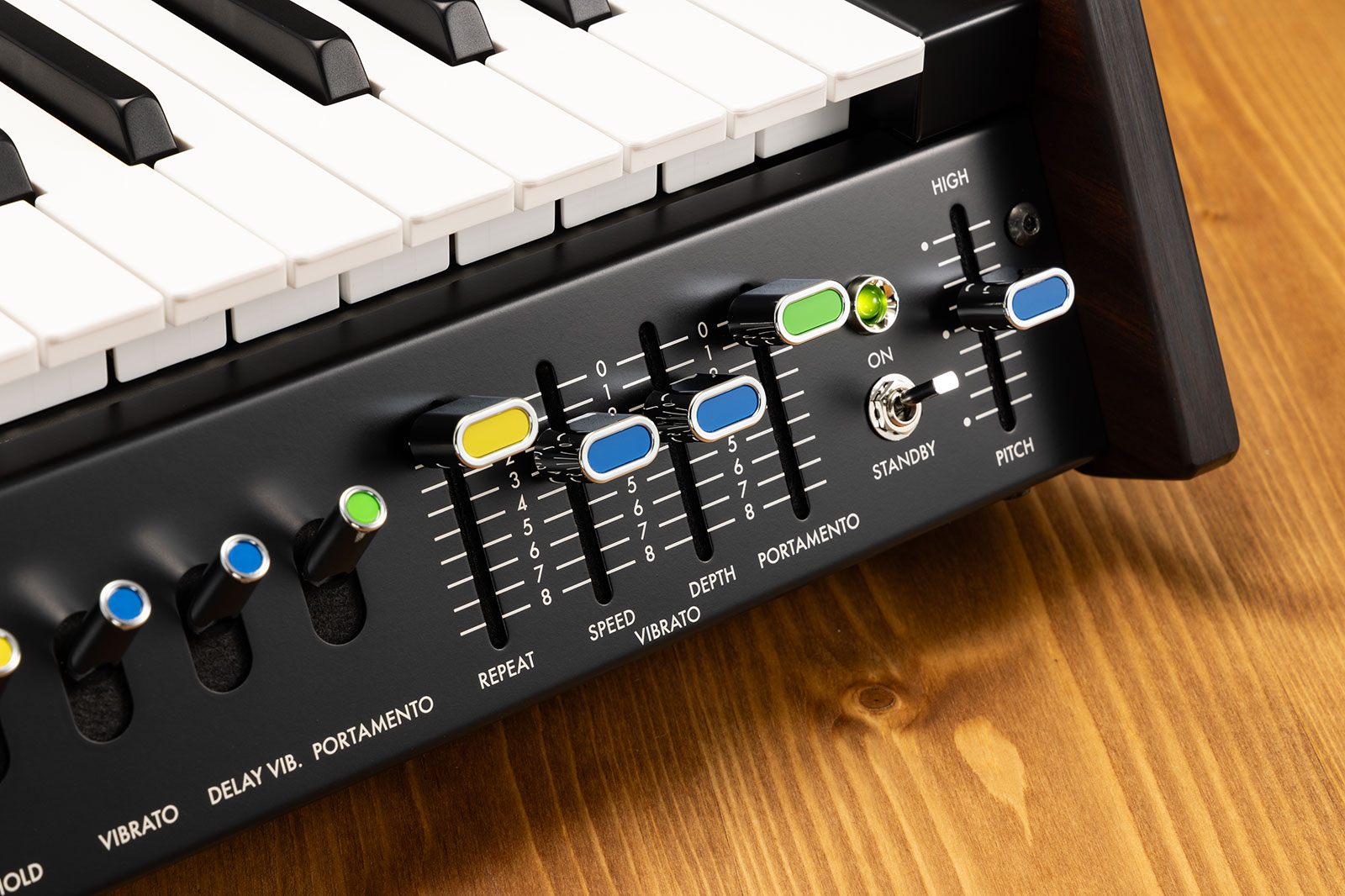 Image of Korg minikorg 700sm 12 snap6 2100x1400