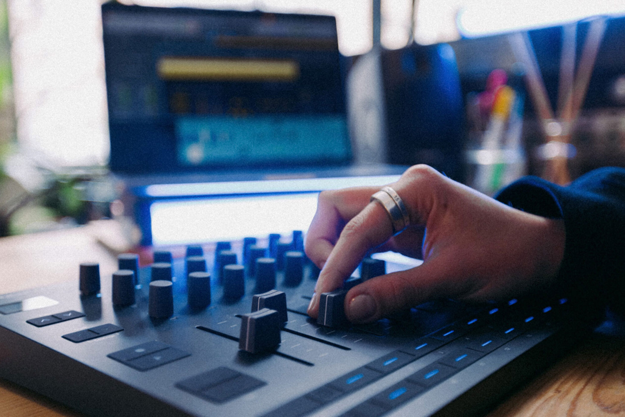 novation launch control xl lifestyle 259637 2100x1400