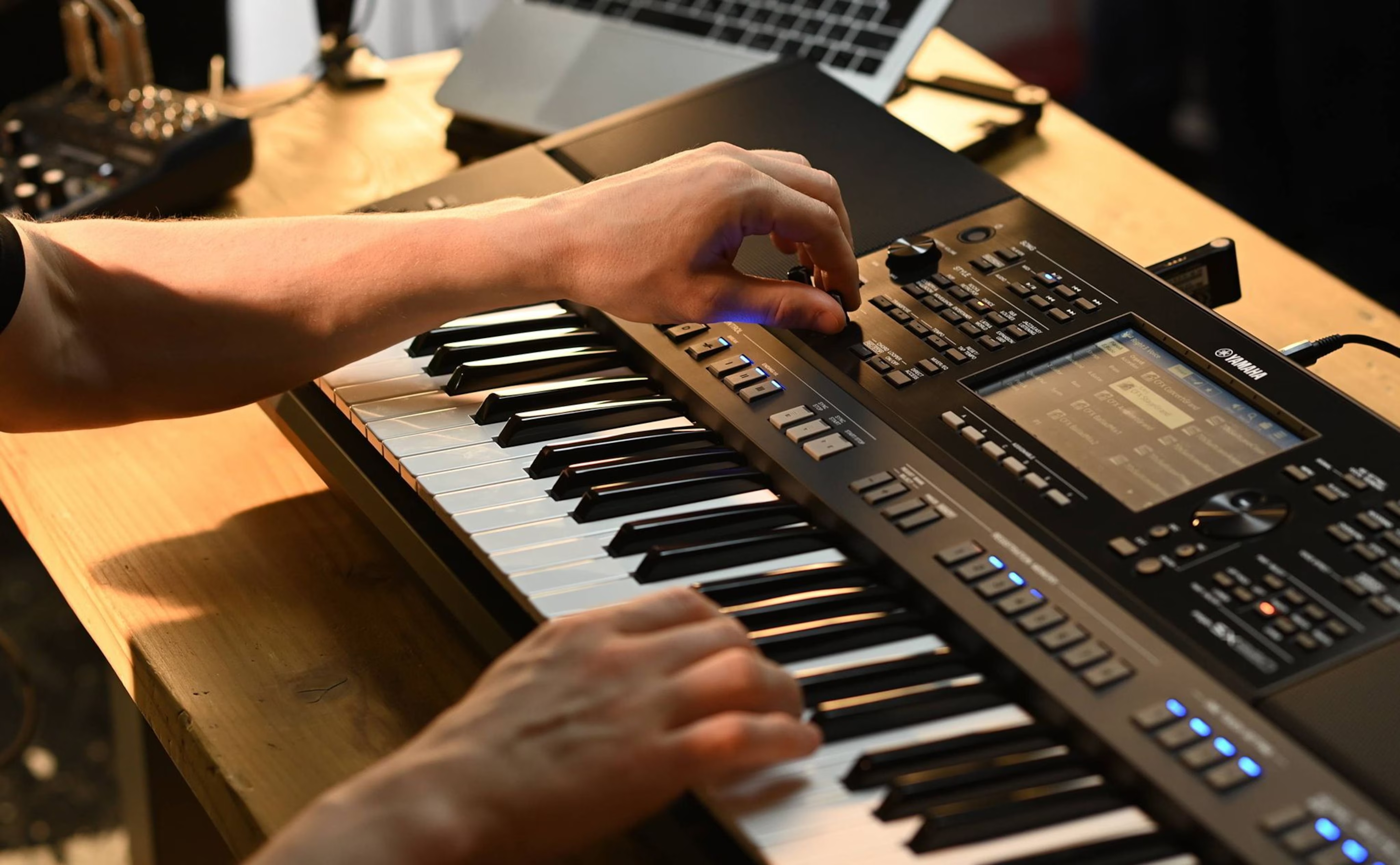 Image of Yamaha psr sx920 illu 03
