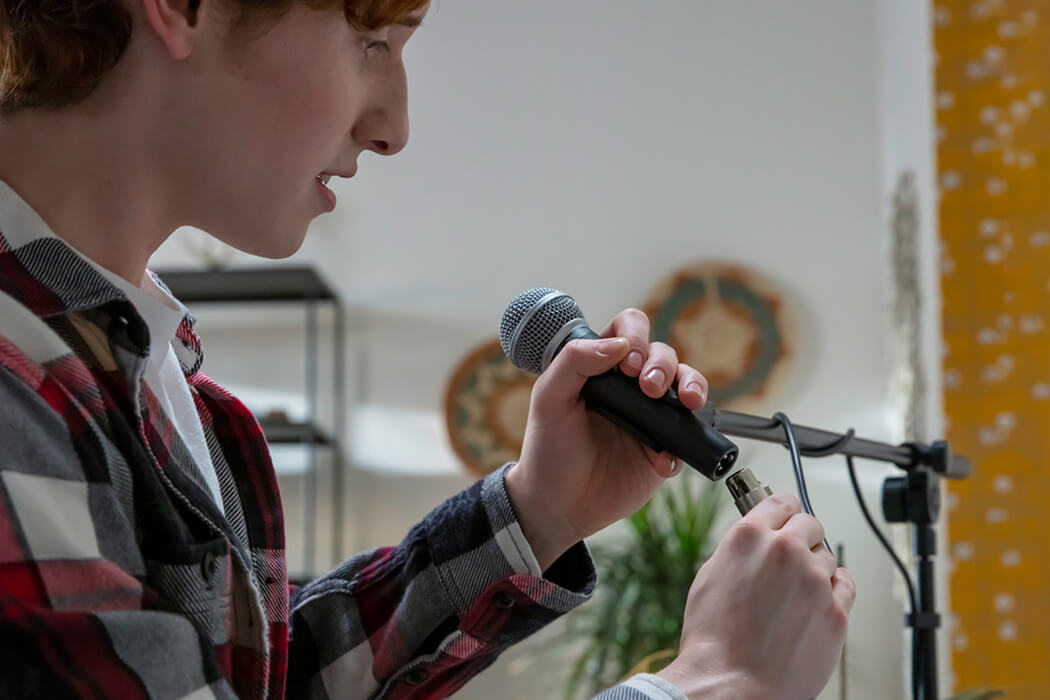 Image of Find your voice 1050x700