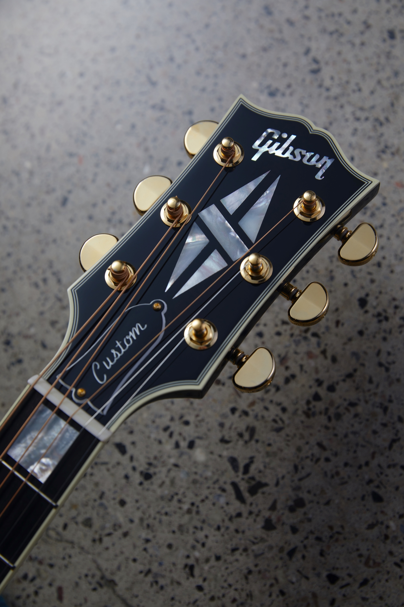 Image of Gibson hummingbird custom 10