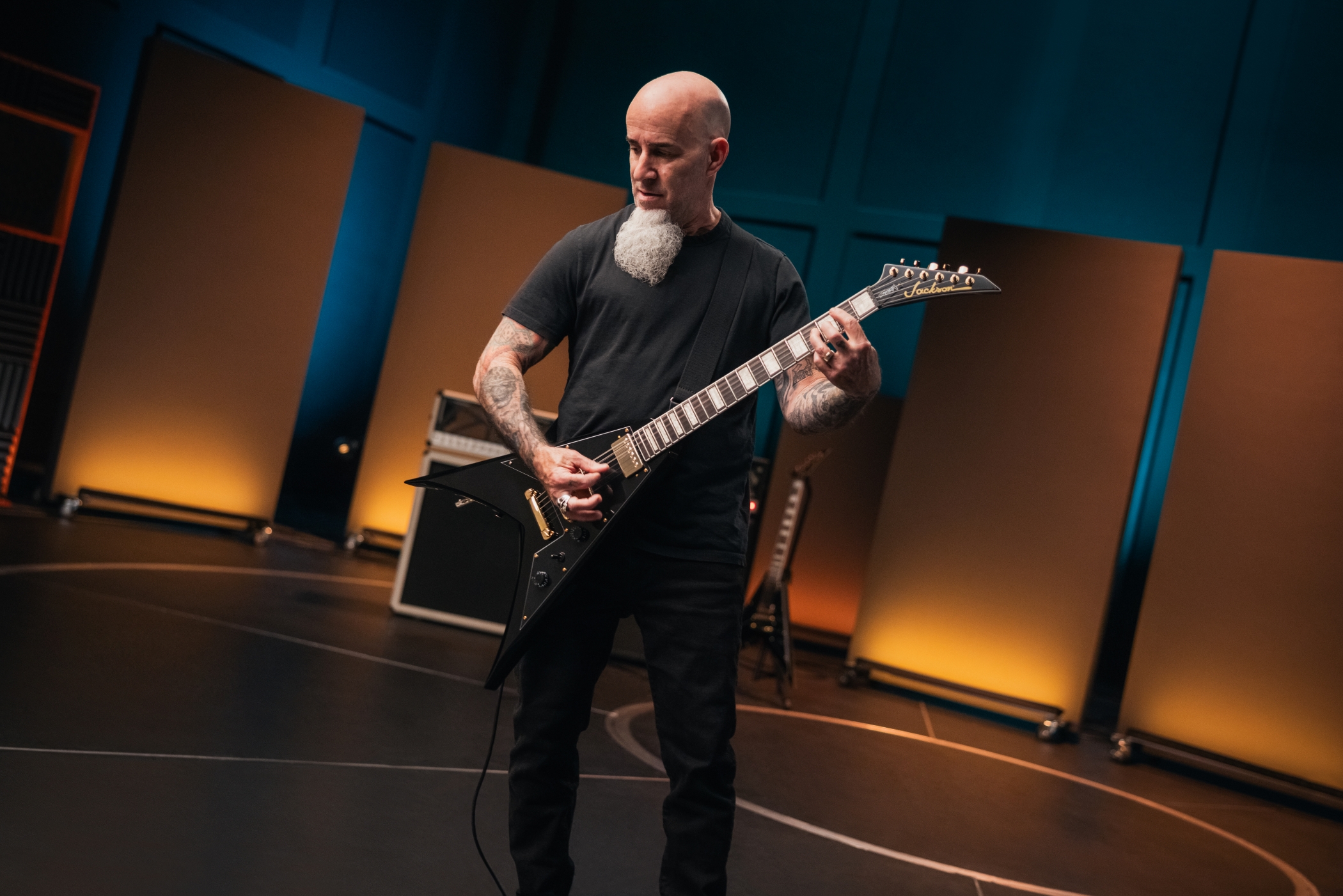 Image of Jackson scottian kingv demo artist inhand 11