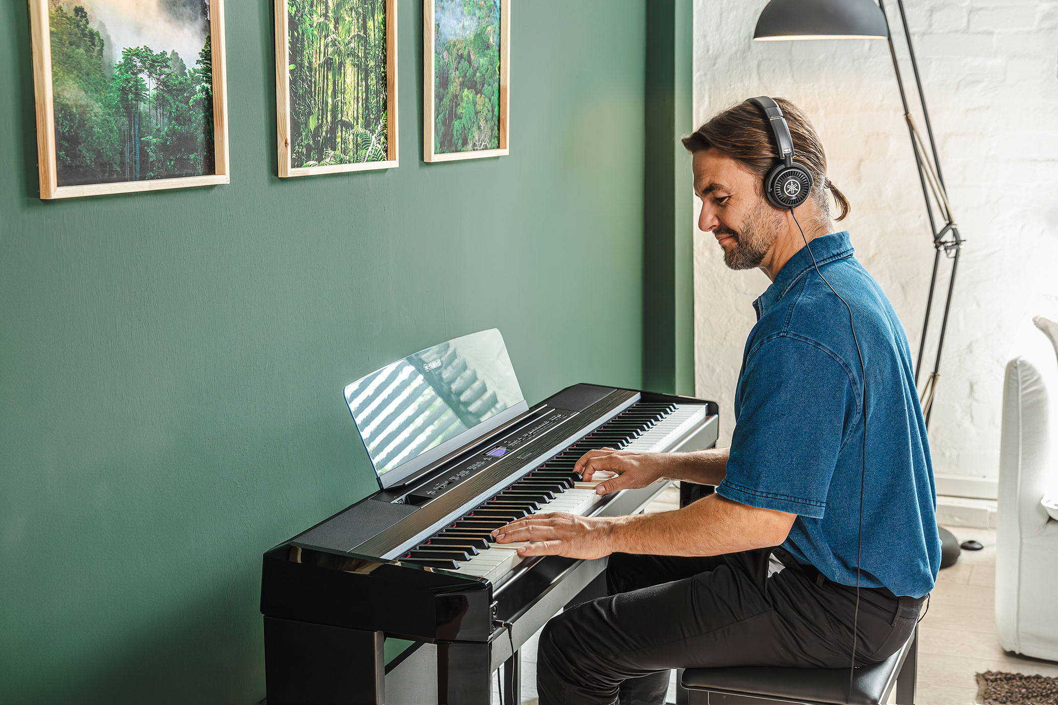 Image of Yamaha p 525 lifestyle 27 2100x1400